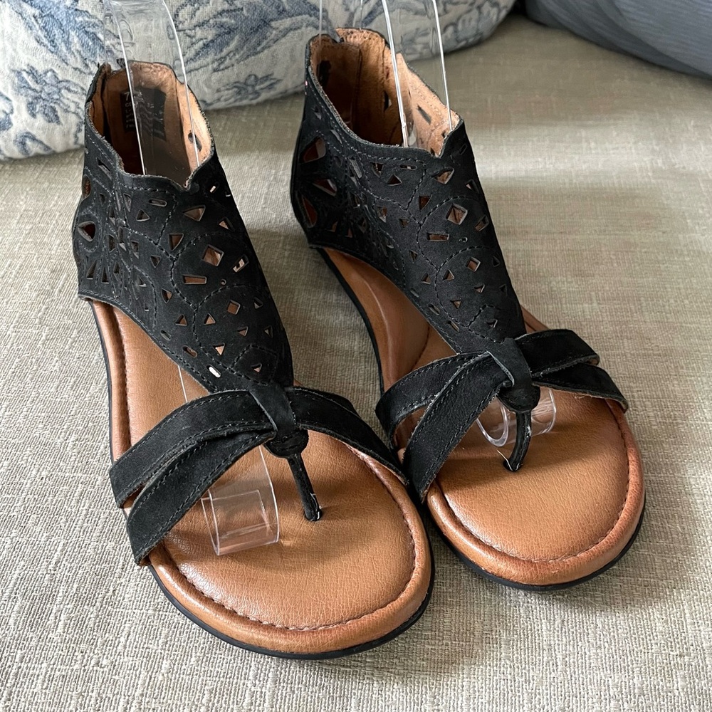 Cobb Hill Black and Tan Sandals Gladiator Sandals